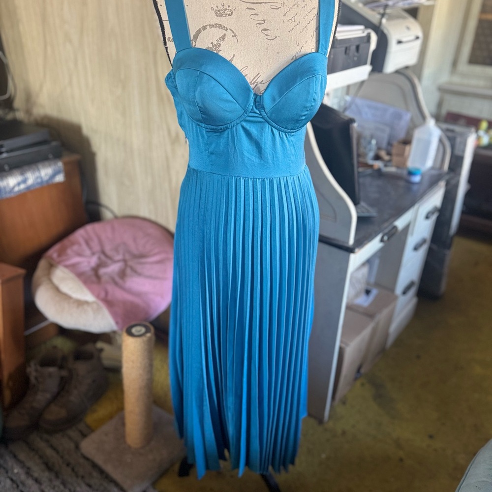 SHEIN Blue Pleated Sweetheart Midi Sundress